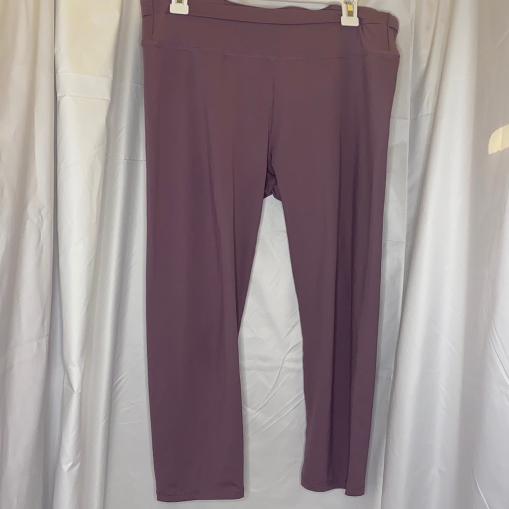 Purple Fabletics crop leggings